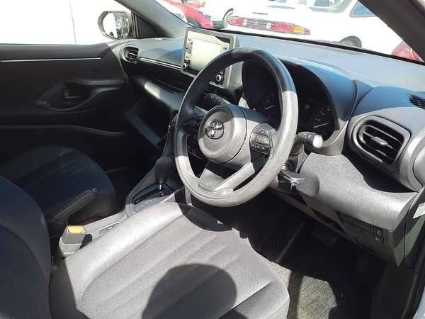 toyota-yaris-202311-x-grade-big-2