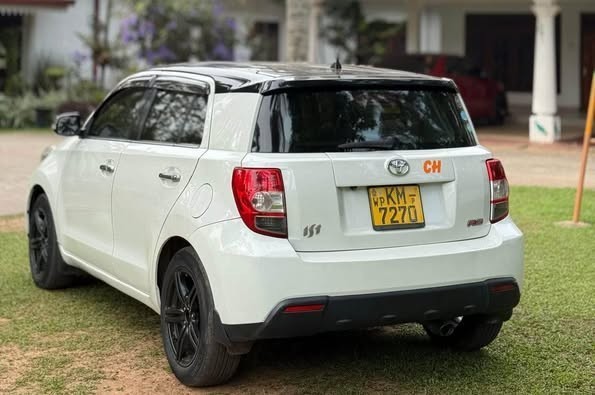 toyota-ist-big-2