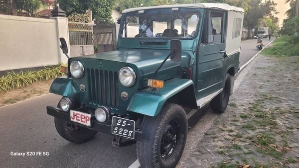 mitsubishi-4dr-1967-big-0