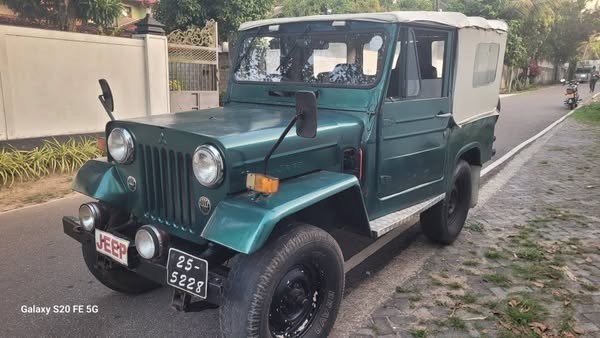 mitsubishi-4dr-1967-big-1