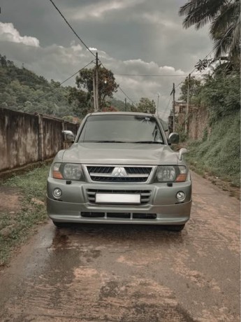 mitsubishi-montero-big-0