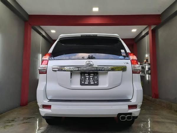 toyota-land-cruiser-prado-big-1