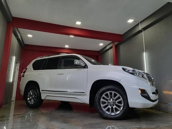 toyota-land-cruiser-prado-big-0