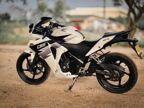 honda-cbr-250r-big-4