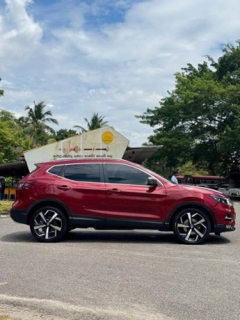 nissan-quashqai-tekna-big-4