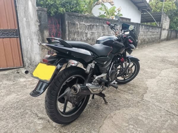 bajaj-pulsar-180-big-2