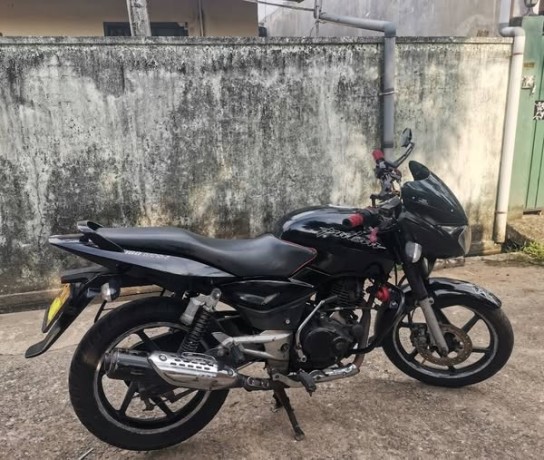 bajaj-pulsar-180-big-4