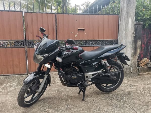 bajaj-pulsar-180-big-3