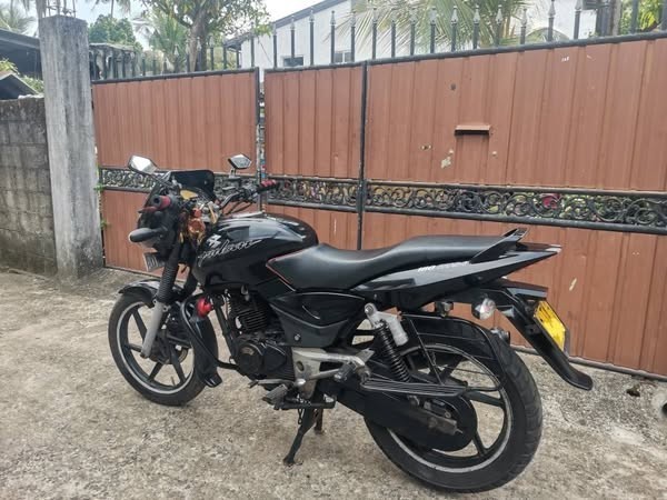 bajaj-pulsar-180-big-1