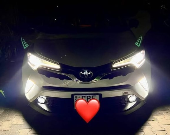 2018-toyota-ngx-10-big-0