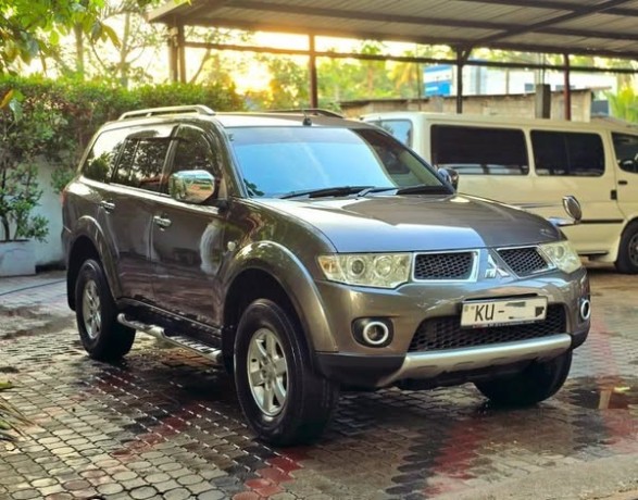 mitshubishi-montero-sport-2012-big-2