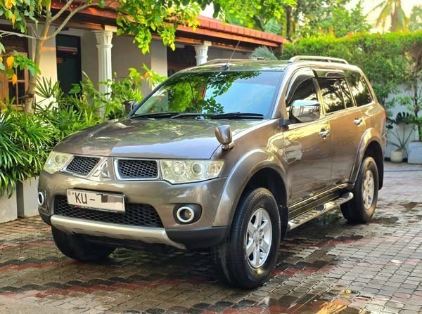 mitshubishi-montero-sport-2012-big-1