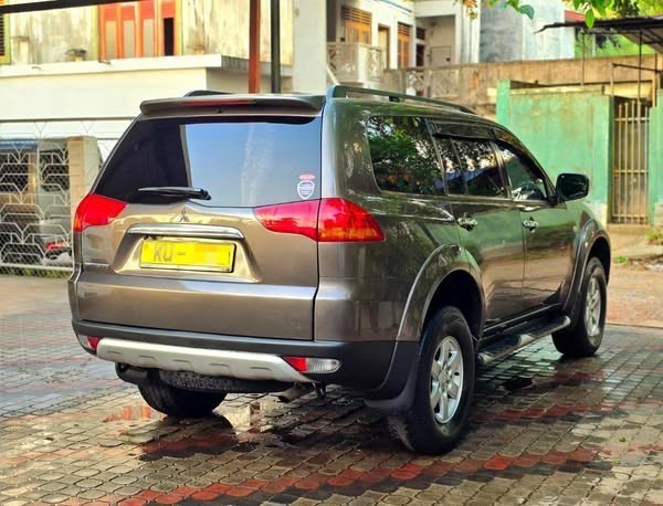 mitshubishi-montero-sport-2012-big-4
