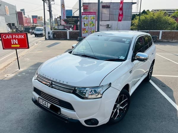 mitsubishi-outlander-phev-big-1