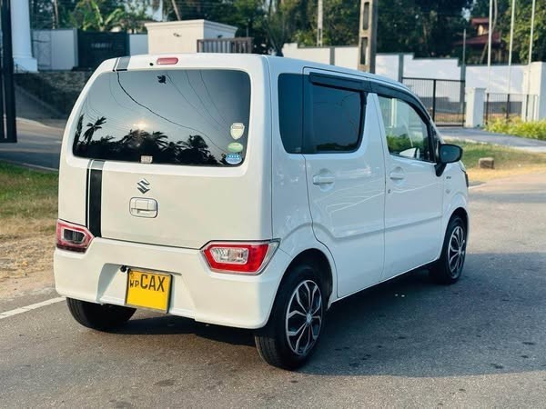 suzuki-wagon-r-fx-2017-big-3