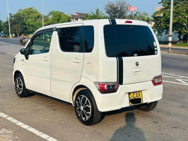 suzuki-wagon-r-fx-2017-big-4