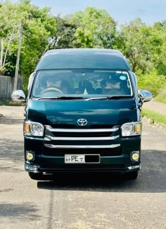 toyota-hiace-big-4