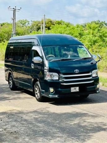 toyota-hiace-big-0