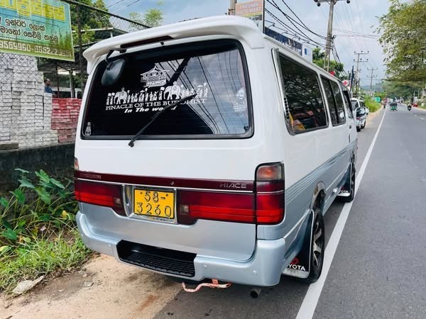 toyota-dolphin-gl-type-van-big-2