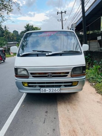 toyota-dolphin-gl-type-van-big-4
