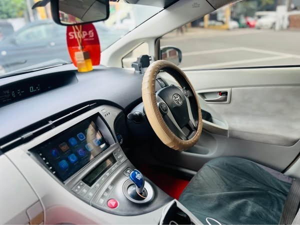toyota-prius-30-big-4