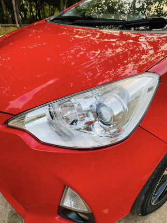 toyota-aqua-2012-s-big-6