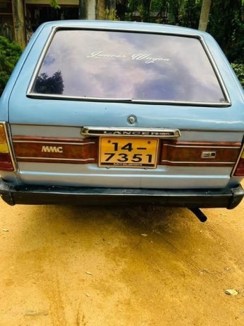 mitsubishi-lancer-wagon-gl-big-4