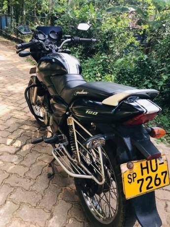 bajaj-pulsar-180cc-big-3