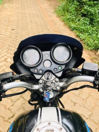 bajaj-pulsar-180cc-big-0