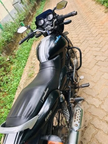 bajaj-pulsar-180cc-big-2