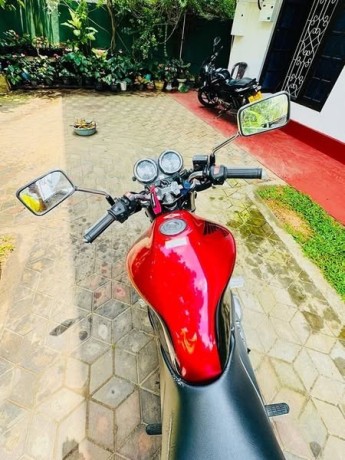 honda-hornet-ch130-big-2