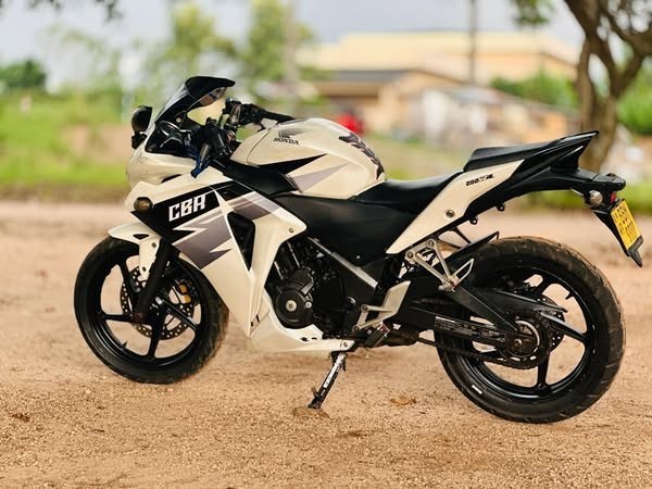 honda-cbr-250r-big-0
