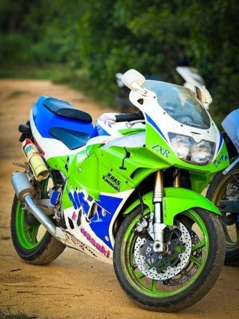 kawasaki-zxr250-big-1