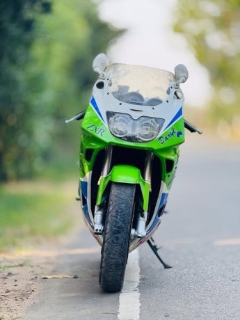kawasaki-zxr250-big-3