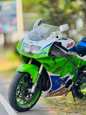kawasaki-zxr250-big-0