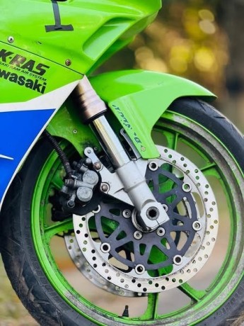 kawasaki-zxr250-big-4