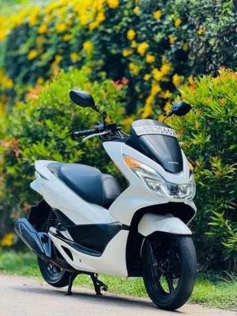 honda-pcx-125-big-0