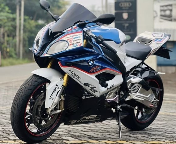 bmw-s1000rr-2016-big-2