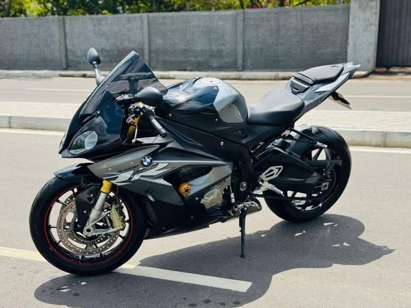 bmw-s1000rr-2018-big-2