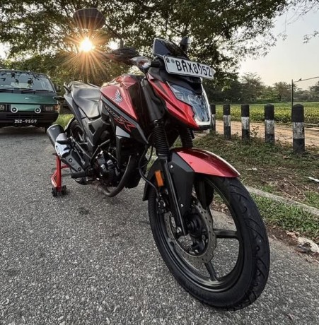 honda-x-blade-160-big-0