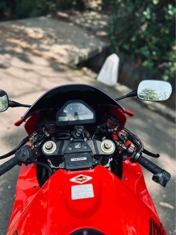 honda-cbr1000rr-big-3