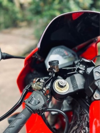 honda-cbr1000rr-big-1