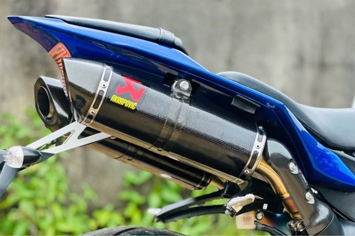 yamaha-r1-big-1