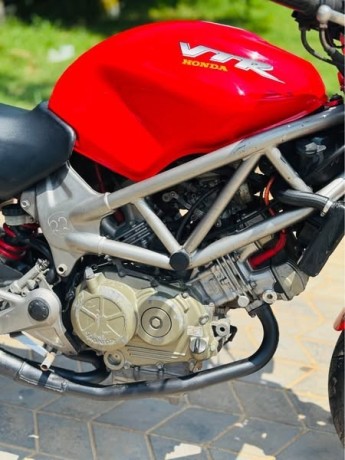 honda-vtr-250-big-4