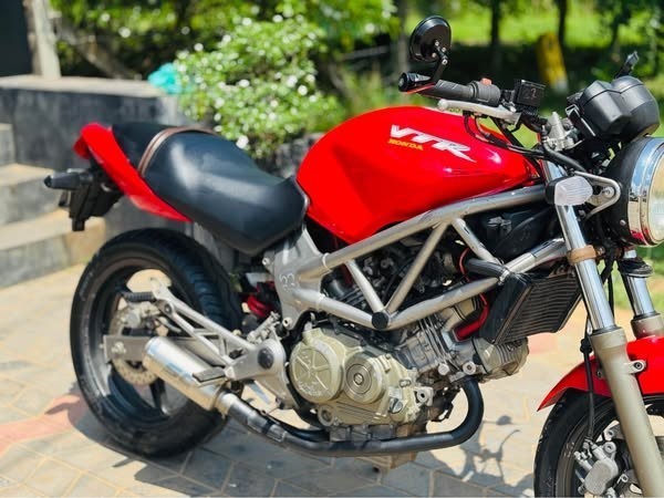 honda-vtr-250-big-3