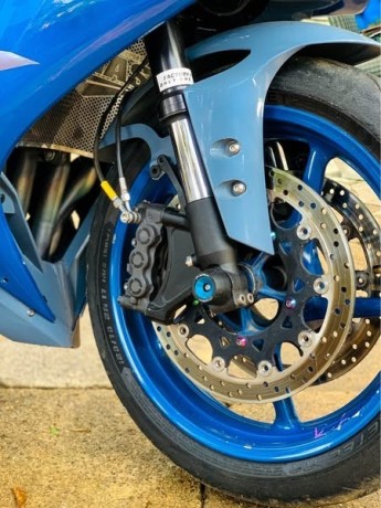 yamaha-r1-2008-big-1