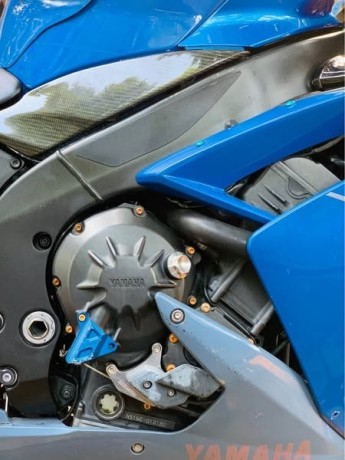 yamaha-r1-2008-big-4