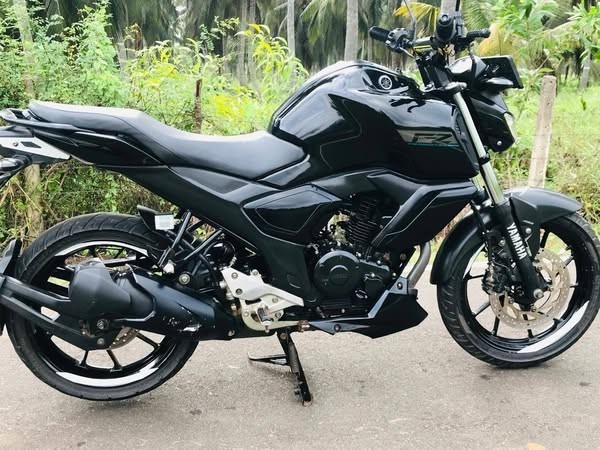 yamaha-fz-v3-big-2