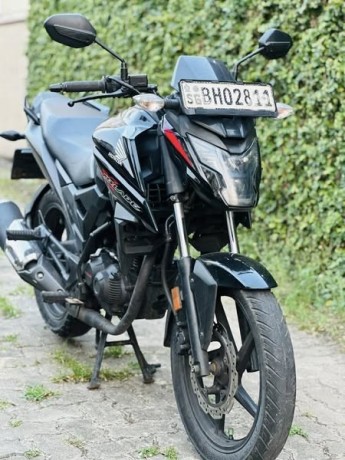 honda-cb-160-xblade-2018-big-0