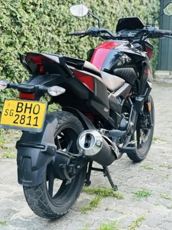 honda-cb-160-xblade-2018-big-2